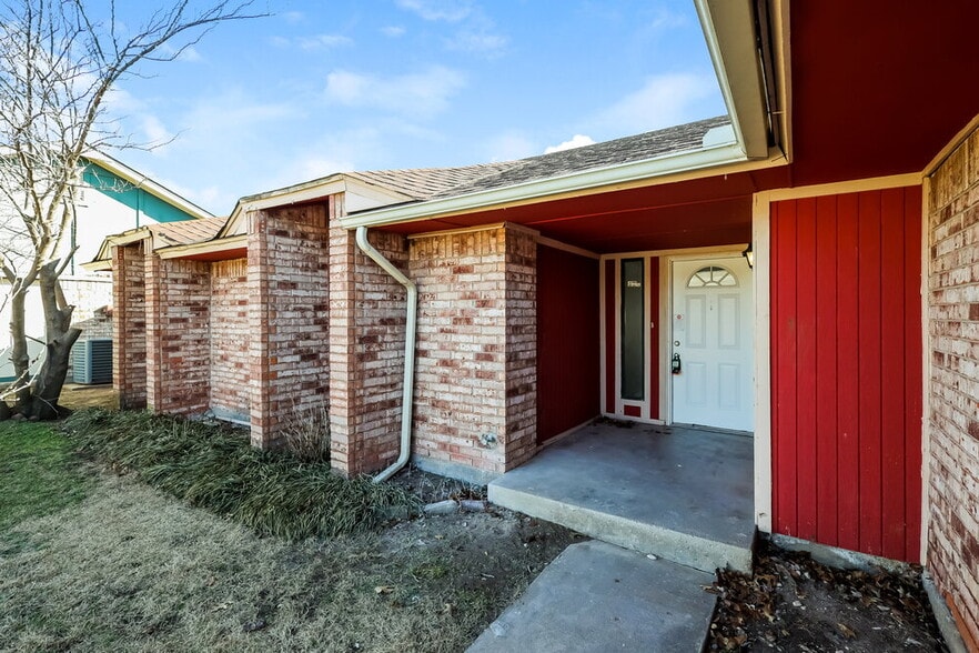 Building Photo - 8220 NW 112th Terrace