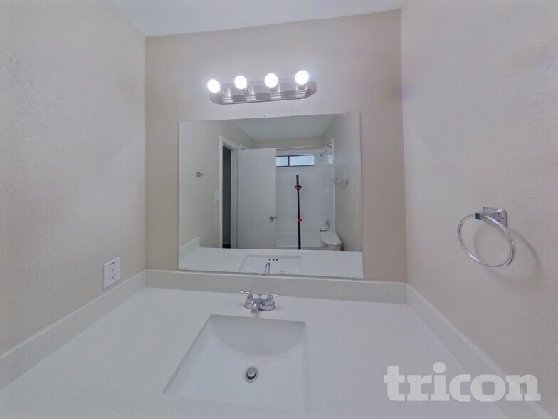 Building Photo - 133 Brockway Dr