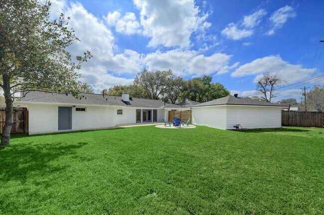 Building Photo - 5802 Valkeith Dr