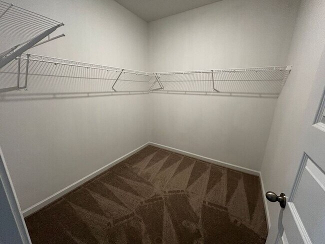 Building Photo - 1400 Pipeline Ave