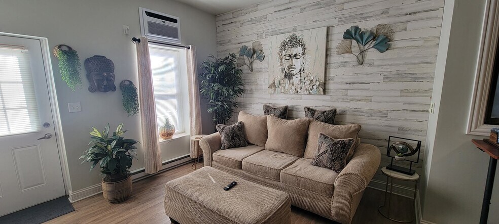 Building Photo - 132 N 3rd St