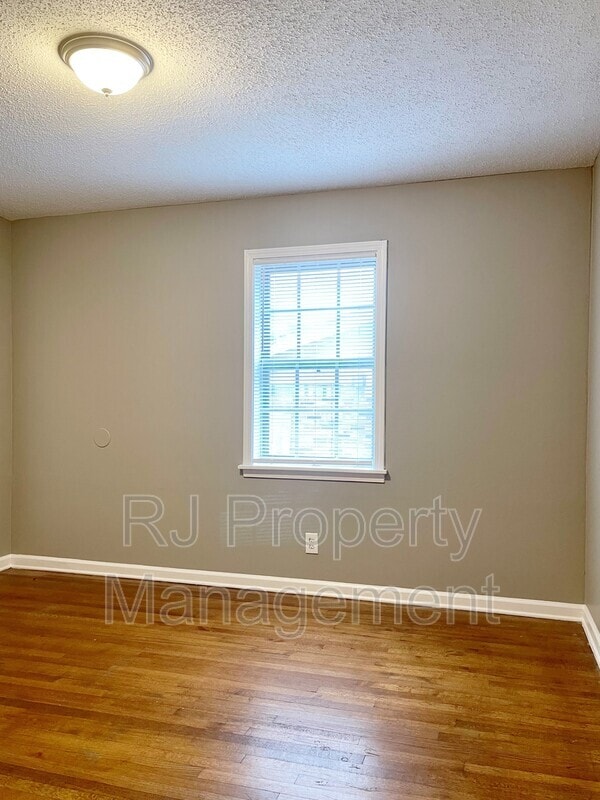 Building Photo - 3553 Clarke Rd