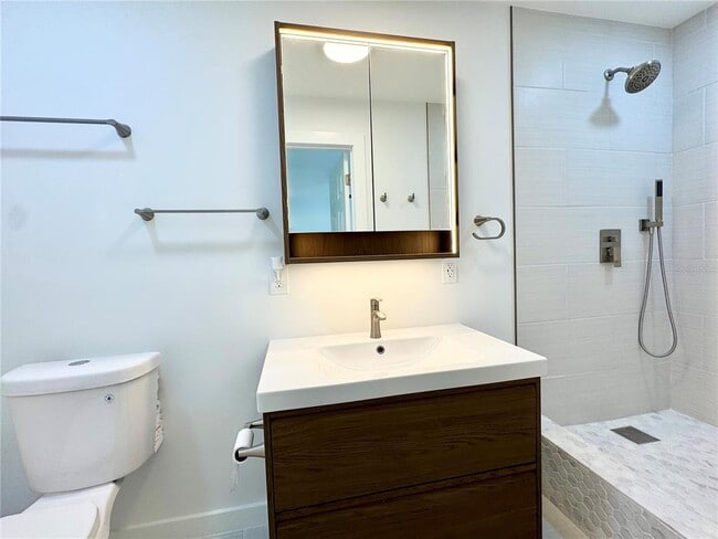 Building Photo - 9205 Tudor Dr