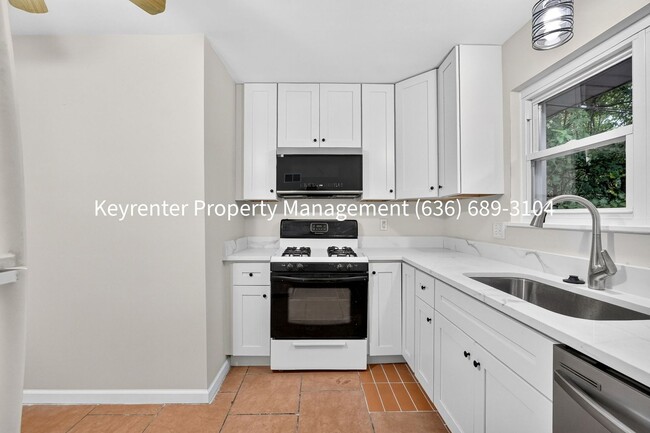 Building Photo - 5855 Pershing Ave