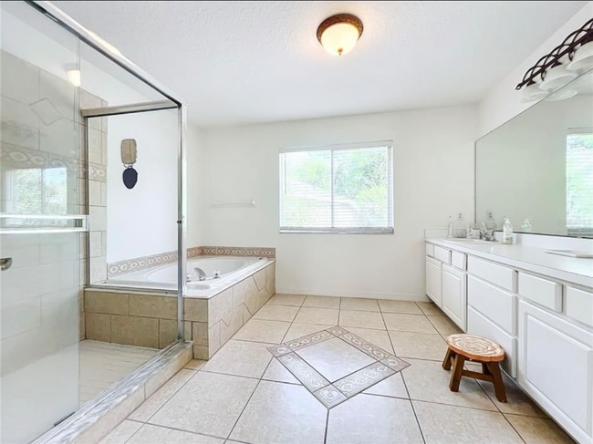 Building Photo - 1128 Valley Creek Run
