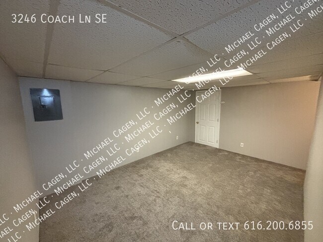 Building Photo - 3246 Coach Ln SE