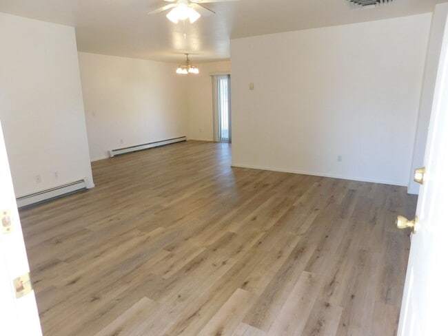 Building Photo - 424 Pendleton St