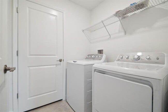 Building Photo - 8221 Cor Pne Wy