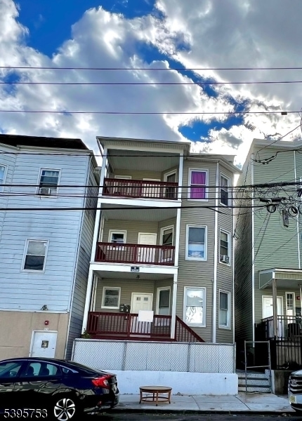 Building Photo - 28 17th Ave