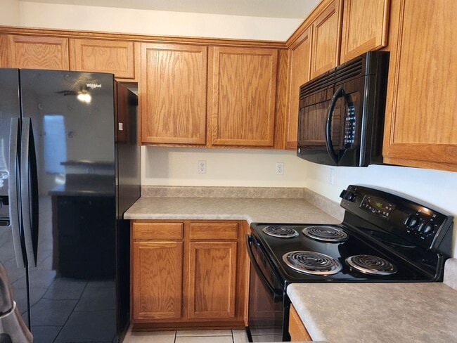 Building Photo - Rental Home Available in Surprise!