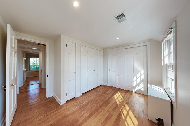 Building Photo - 88 5 Mile River Rd