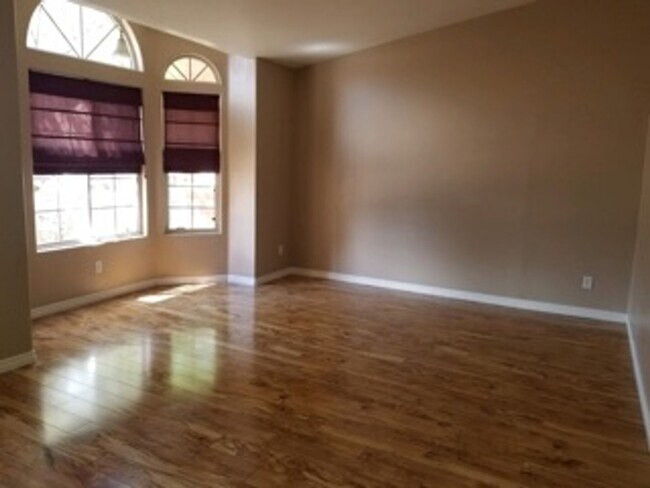 Building Photo - Beautiful Bloomington Hills Home