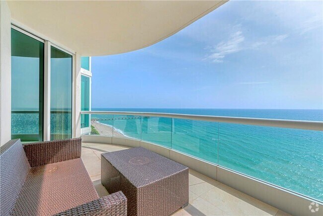 Building Photo - 16051 Collins Ave