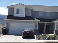 Building Photo - Adorable 3-Bedroom Townhome with 2-Car Gar...