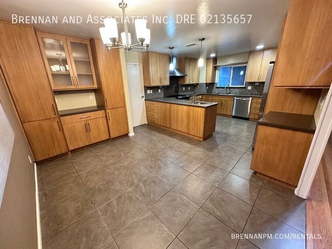 Building Photo - 975 Hemlock Ave