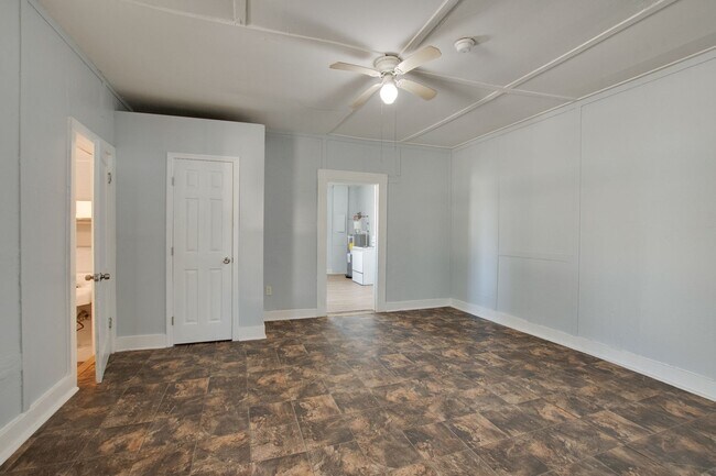 Building Photo - 3701-3703 Fairview St SW