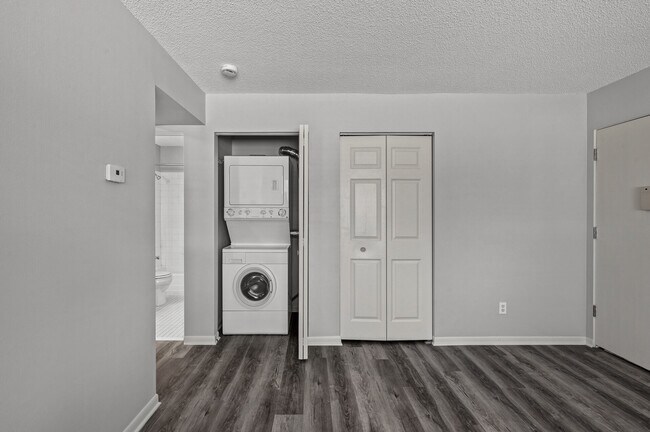 Building Photo - Rosco Apts-2720