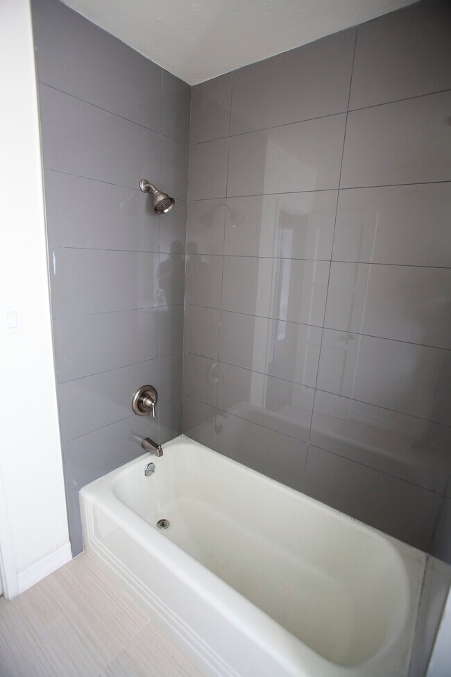3538 1/2 unit - 3536 W Adams Blvd