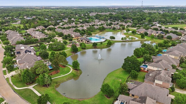 Building Photo - 6010 Green Meadows Ln