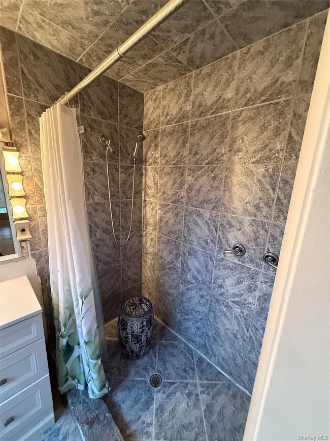 Building Photo - 12 East Pl