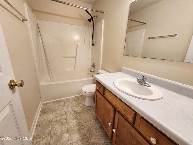 Building Photo - 405 Alec Ct