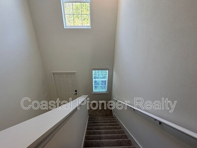 Building Photo - 17614 Pleasantview Blvd