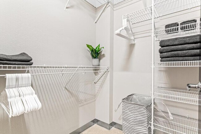 Building Photo - 301 N 7th Ave