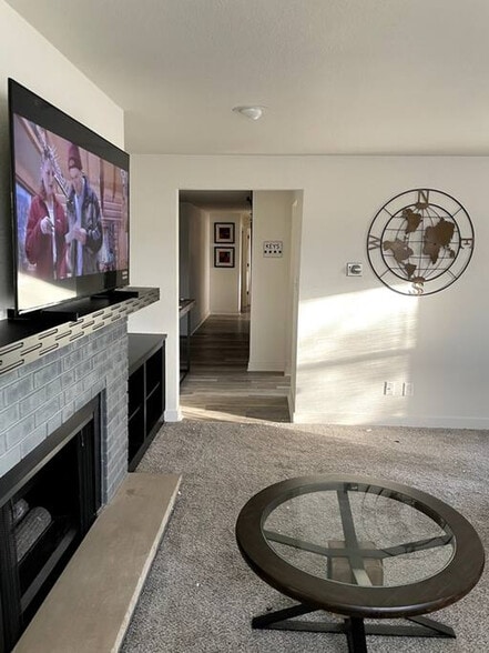 Building Photo - 922-940 Oak Street-SI ID1253107P