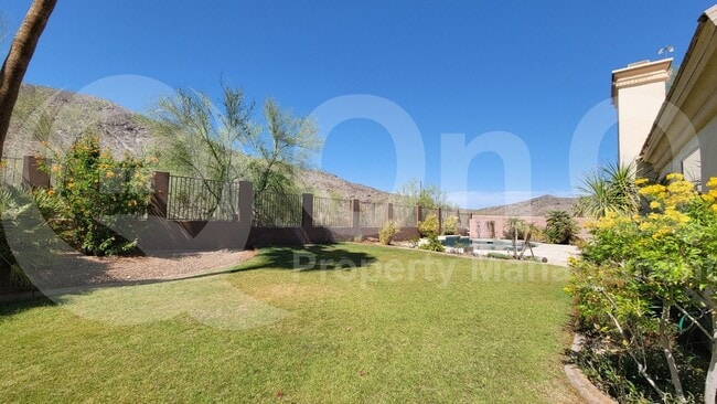 Building Photo - 902 E Desert Flower Ln