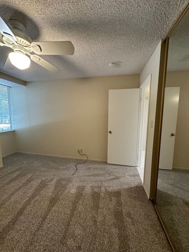Building Photo - 2 bedroom, 1 bath condo in Mountain View