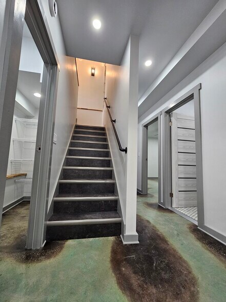 Building Photo - 3136 Hermina St