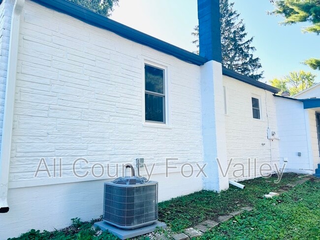 Building Photo - 1215 Pine St