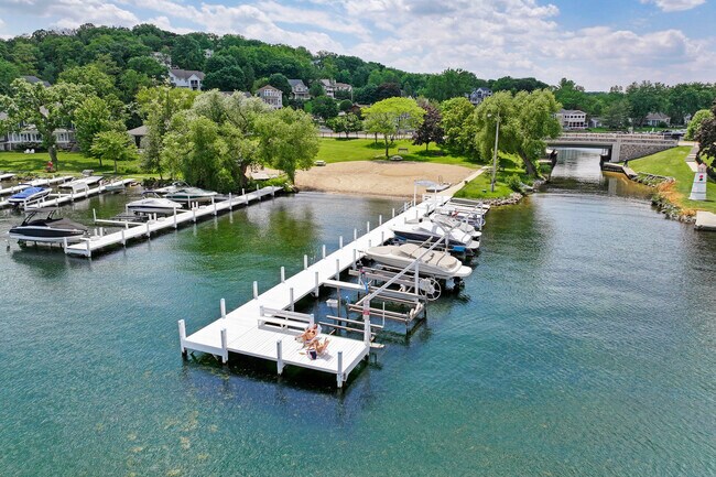 Building Photo - 856 Brickley Dr