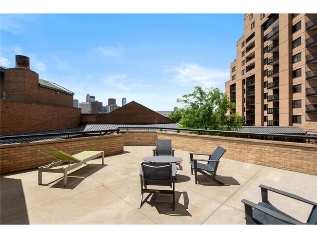 Building Photo - 20 NE 2nd St