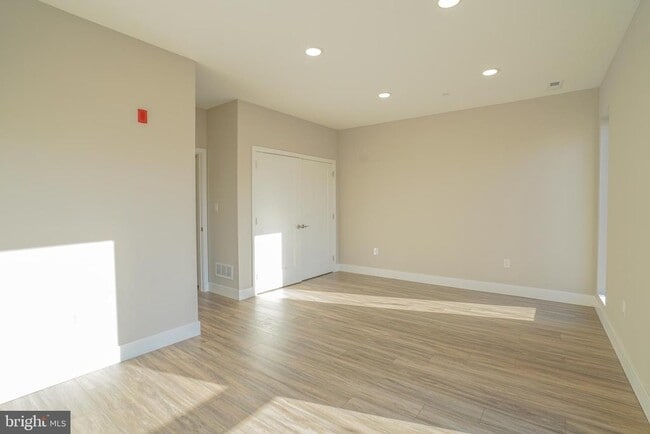 Building Photo - 2222 Frankford Ave