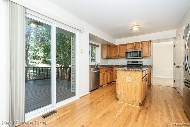 Building Photo - 619 Whitney Dr