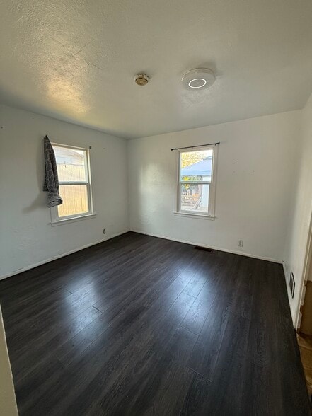 Building Photo - 1119 S 6th Ave