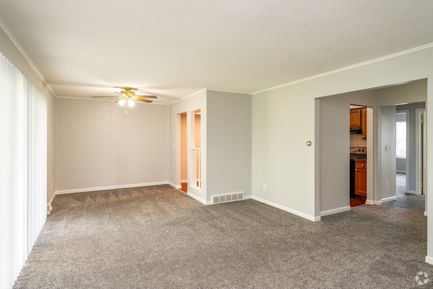 2BR, 1.5BA - 1055SF - Dining and Living Area - Fountainview East Apartments