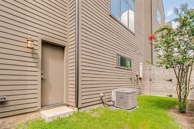 Building Photo - 2707 Kimsey Dr