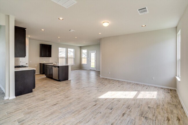 Building Photo - 123 White Dunes Dr