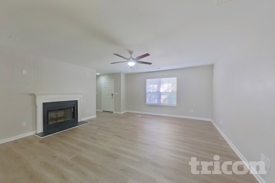 Building Photo - 1131 Delander Ln