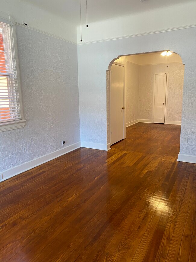 5267 Tchoupitoulas St 5267 Tchoupitoulas St New Orleans LA 70115