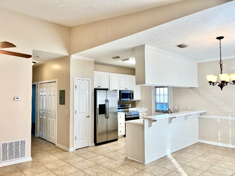 Building Photo - 6214 E Azalea Ave