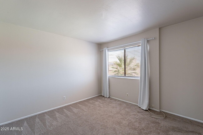 Building Photo - 1319 S Hardy Dr