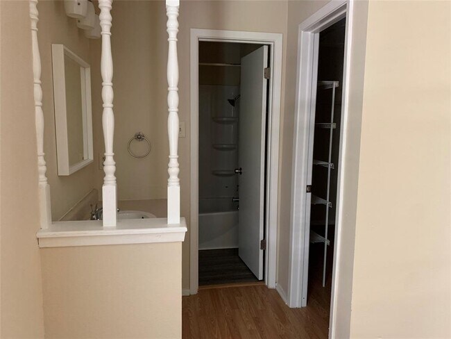 Building Photo - 10616 Mellow Meadow Dr