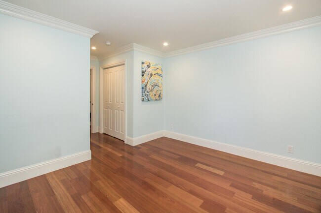 Building Photo - 446 Guadalupe Dr