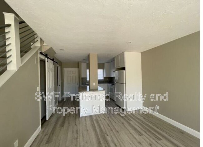 Building Photo - 4318 SE 5th Ave