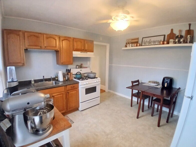 Building Photo - 9 Pitman Ave