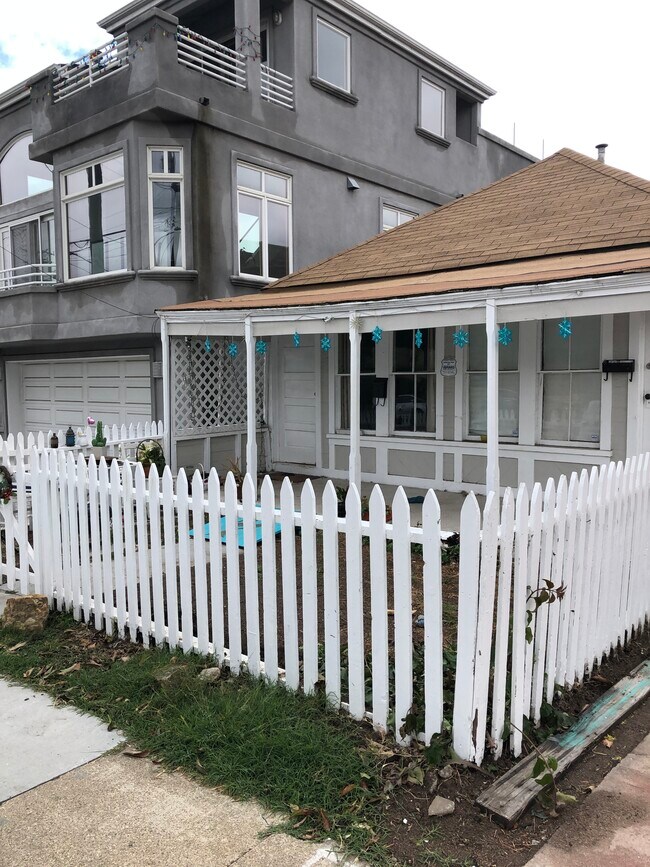 Primary Photo - 207 Beryl St