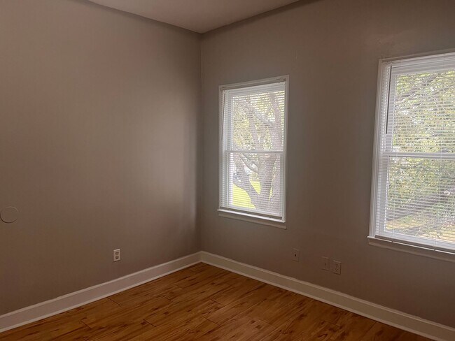Building Photo - MOVE IN SPECIAL $250.00 OFF 1st Month's Rent- 2 bedroom, 1.5 bath apartment with W/D unit and sha...